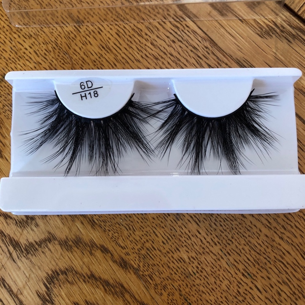 NWT Fluffy long false eyelashes 6D